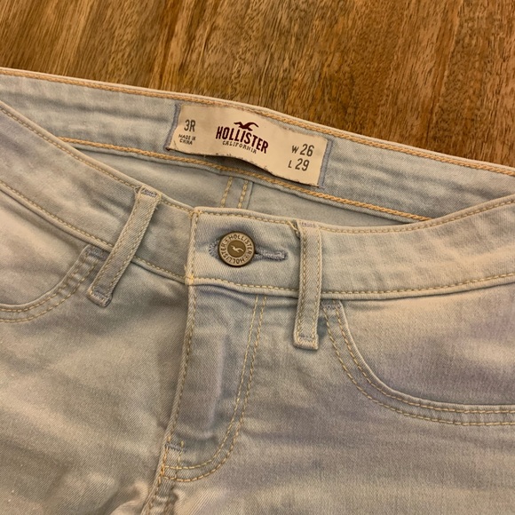 Soft and Stretchy Light Wash Jeans - Hollister - Picture 4 of 5